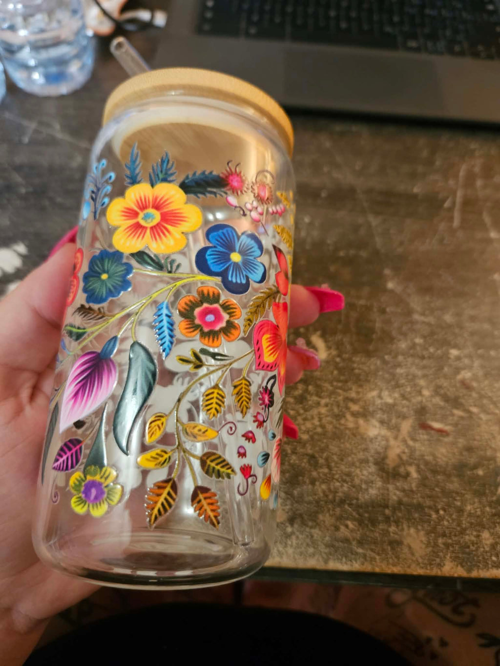 Verre vitre 20 onces un bouquet de fleurs