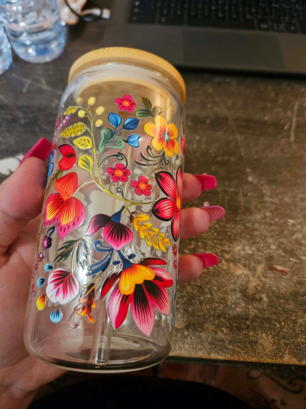 Verre vitre 20 onces un bouquet de fleurs