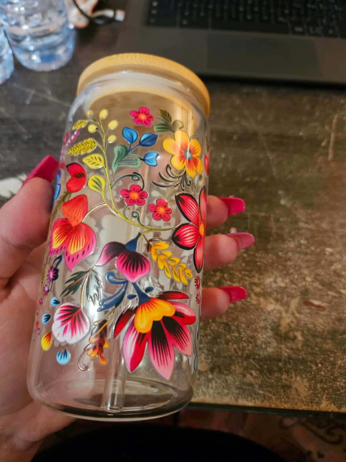 Verre vitre 20 onces un bouquet de fleurs