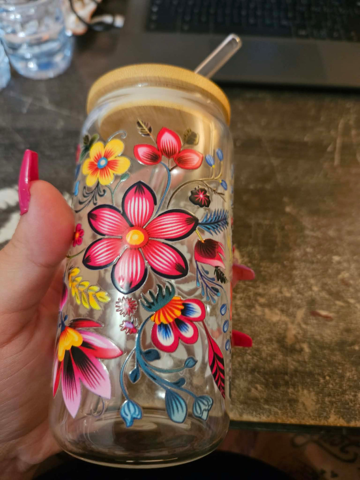 Verre vitre 20 onces un bouquet de fleurs